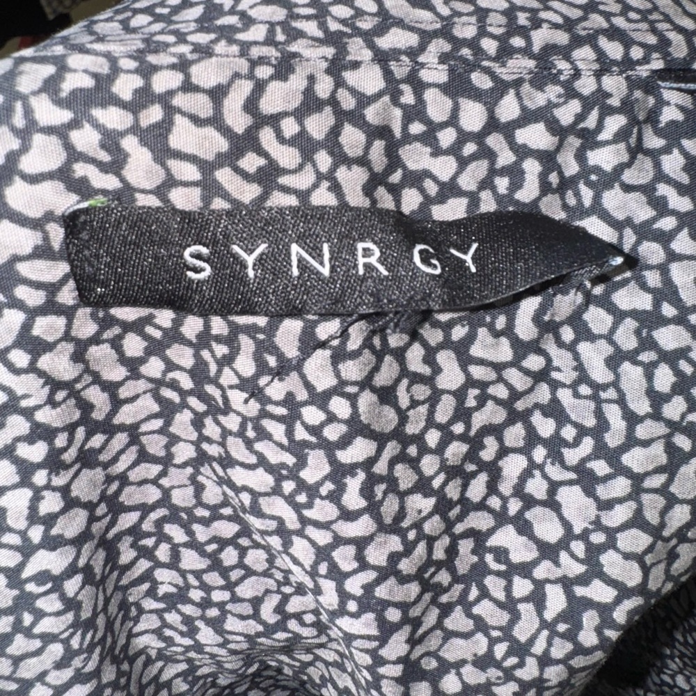 SYNRGY Black and White Patterned Men's Shirt - Picture 2 of 5